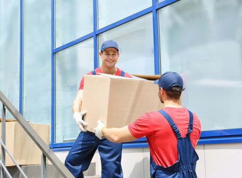 Finsbury Park moving truck service for homes and small businesses